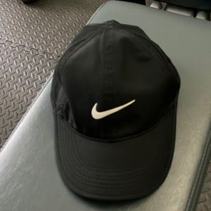 Ladies Nike dri fit featherlight adjustable cap
